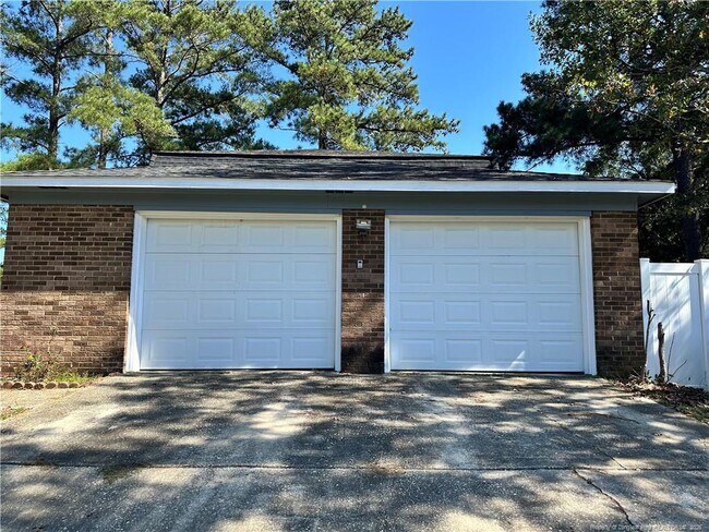 5921 Lake Terrace Ct in Fayetteville, NC - Building Photo - Building Photo