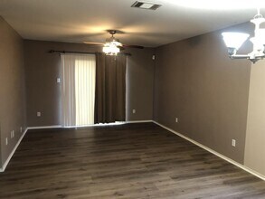211 Woodley Rd in Leander, TX - Building Photo - Building Photo