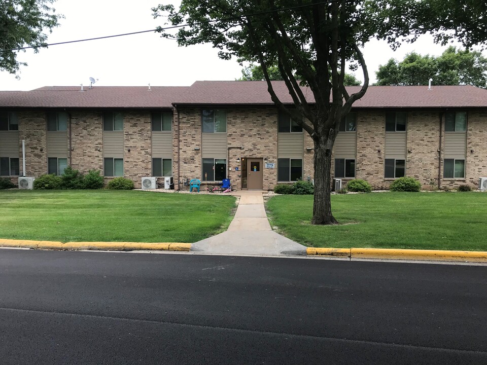 Karsurina Kourt Apartments in Platteville, WI - Building Photo