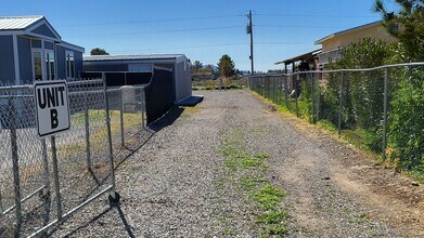 1611 E Gamebird Rd in Pahrump, NV - Building Photo - Building Photo