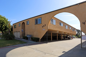 Brooks Apartments in Oceanside, CA - Building Photo - Building Photo