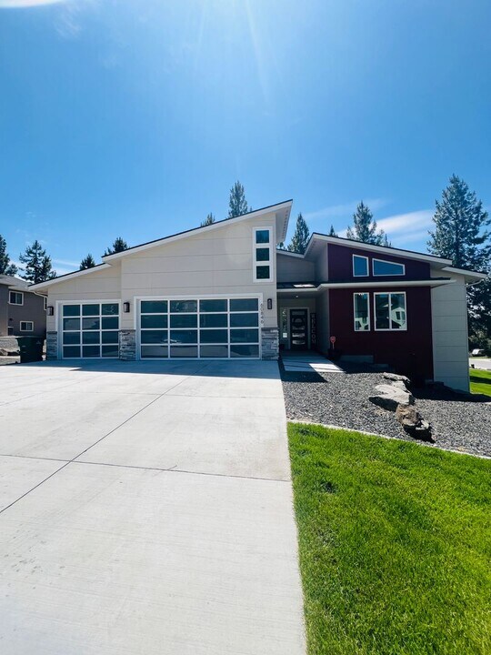 60846 Westview Dr in Nine Mile Falls, WA - Building Photo