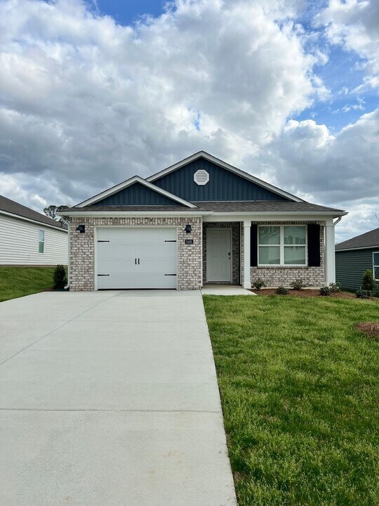 2491 Sky Dr in Tuscaloosa, AL - Building Photo