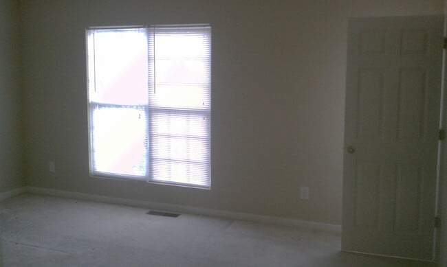 5616 Union Pointe Dr in Union City, GA - Building Photo - Building Photo