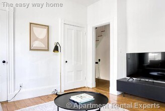 32 Healey St in Cambridge, MA - Foto de edificio - Building Photo