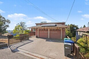 2652 Hillcrest Ave in Hayward, CA - Building Photo