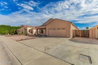 5665 W Laurie Ln in Glendale, AZ - Building Photo - Building Photo