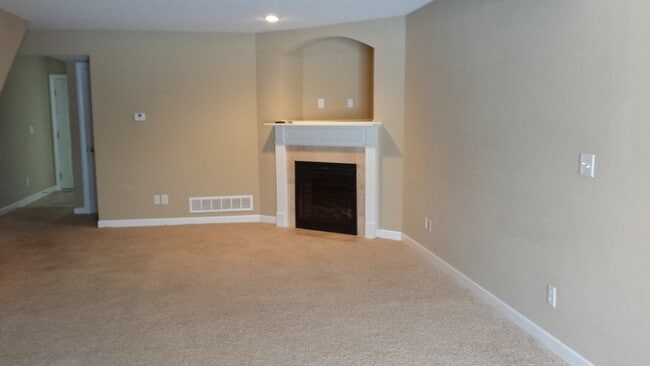 814 SW Peach Tree Ln in Blue Springs, MO - Building Photo - Building Photo