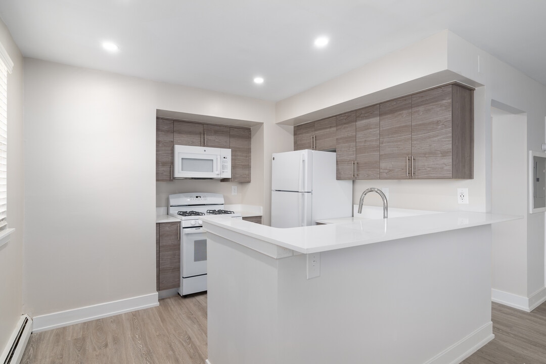 Donna Court Apartments in Philadelphia, PA - Building Photo