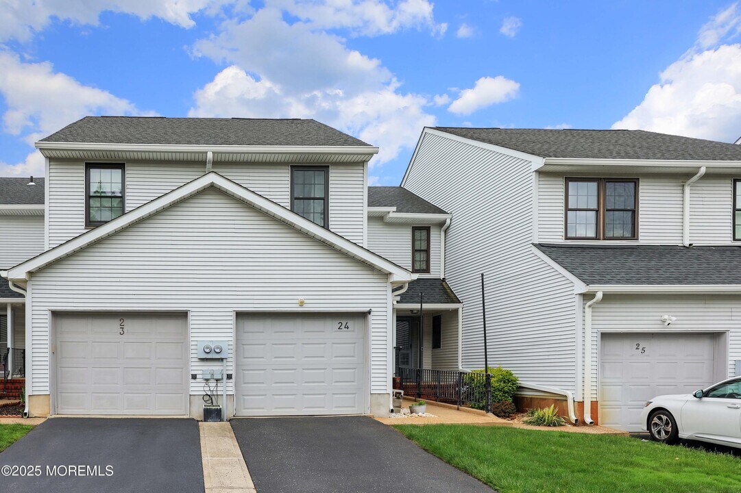 24 Chestnut Way in Englishtown, NJ - Building Photo
