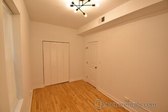 1029 N Wood St, Unit #2 in Chicago, IL - Building Photo - Building Photo