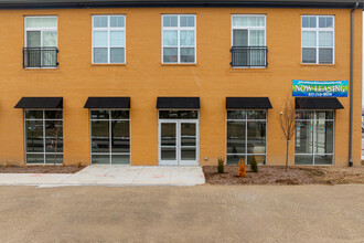 Plaza at Central Greens in Indianapolis, IN - Foto de edificio - Building Photo