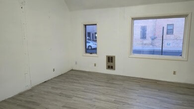 1204 Washington St in Manitowoc, WI - Building Photo - Building Photo