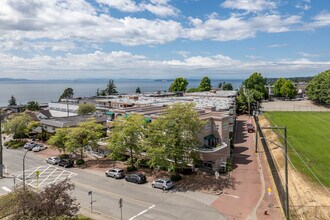 15284 Buena Vista Av in White Rock, BC - Building Photo - Building Photo