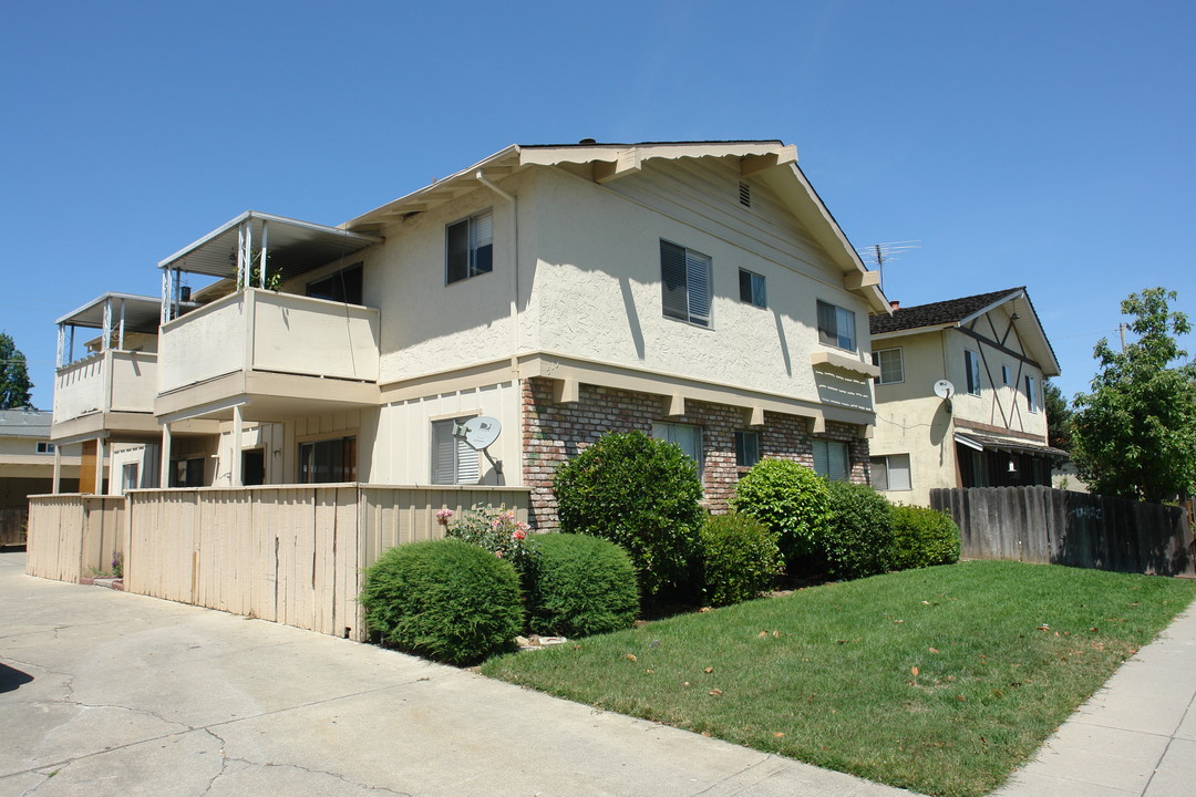 419-519 Northlake Dr in San Jose, CA - Building Photo