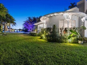900 88th St in Surfside, FL - Building Photo - Building Photo
