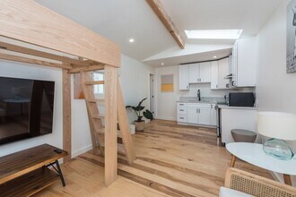 208 S Voluntario St in Santa Barbara, CA - Building Photo - Building Photo