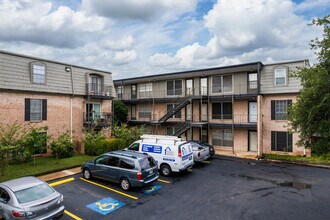 The Summit Condominiums in Austin, TX - Foto de edificio - Building Photo