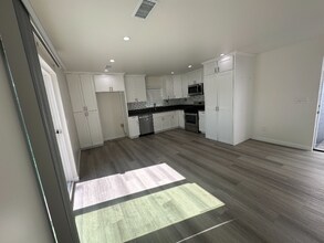 2110 Gaviota Ave in Signal Hill, CA - Building Photo - Building Photo