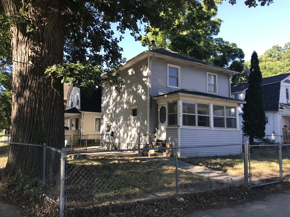 1128 Eureka St in Lansing, MI - Building Photo