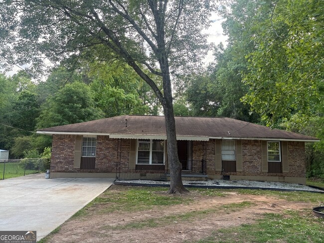 8145 Attleboro Dr in Jonesboro, GA - Building Photo - Building Photo