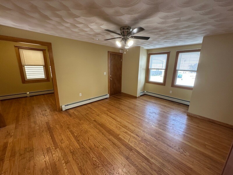 106 Tuttle St in Fall River, MA - Building Photo