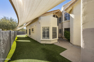 9617 E Camino Del Santo in Scottsdale, AZ - Foto de edificio - Building Photo