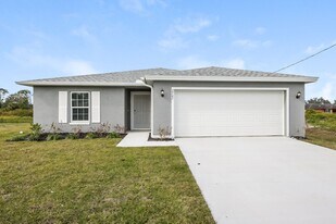 2747 Ponce De Leon Blvd in North Port, FL - Building Photo