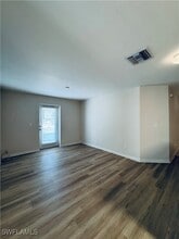 2435 Lantana Ave S in Lehigh Acres, FL - Foto de edificio - Building Photo