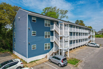 Pelican Dock Apartments in Norfolk, VA - Building Photo - Building Photo