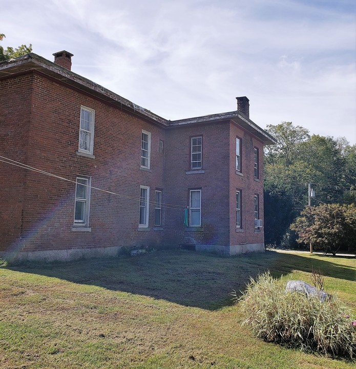 157-159 Main St in East Hampton, CT - Building Photo