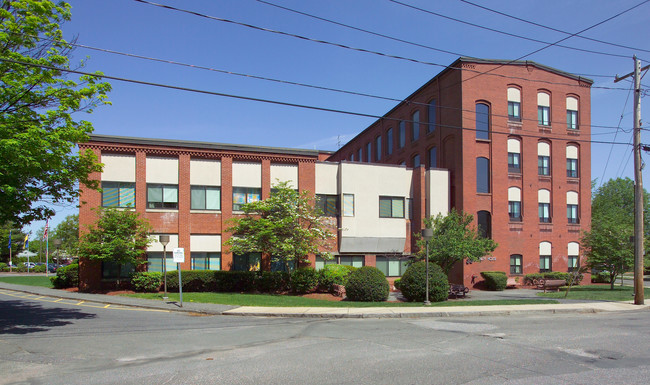 McKinley House in Chicopee, MA - Foto de edificio - Building Photo