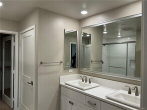 202 Tribeca in Irvine, CA - Building Photo - Building Photo