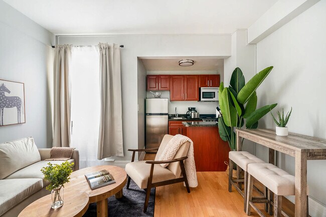 238 W 73rd St in New York, NY - Building Photo - Building Photo