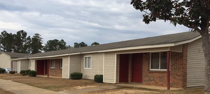 Pinewood Apartments in Camden, AL - Building Photo - Building Photo