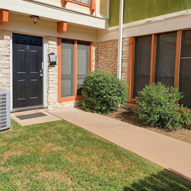 7206 Creekside Dr, Unit D in Austin, TX - Building Photo - Building Photo