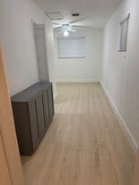 4521 SW 5th Ter, Unit 4521efficiency#2 in Coral Gables, FL - Building Photo