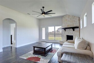 583 E Carol St in Pilot Point, TX - Building Photo - Building Photo