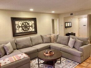 12212 N Paradise Village Pkwy W, Unit 121C in Phoenix, AZ - Foto de edificio - Building Photo