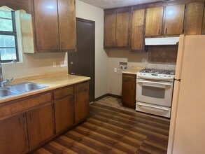 1053 Vineyard Rd in Griffin, GA - Building Photo - Building Photo