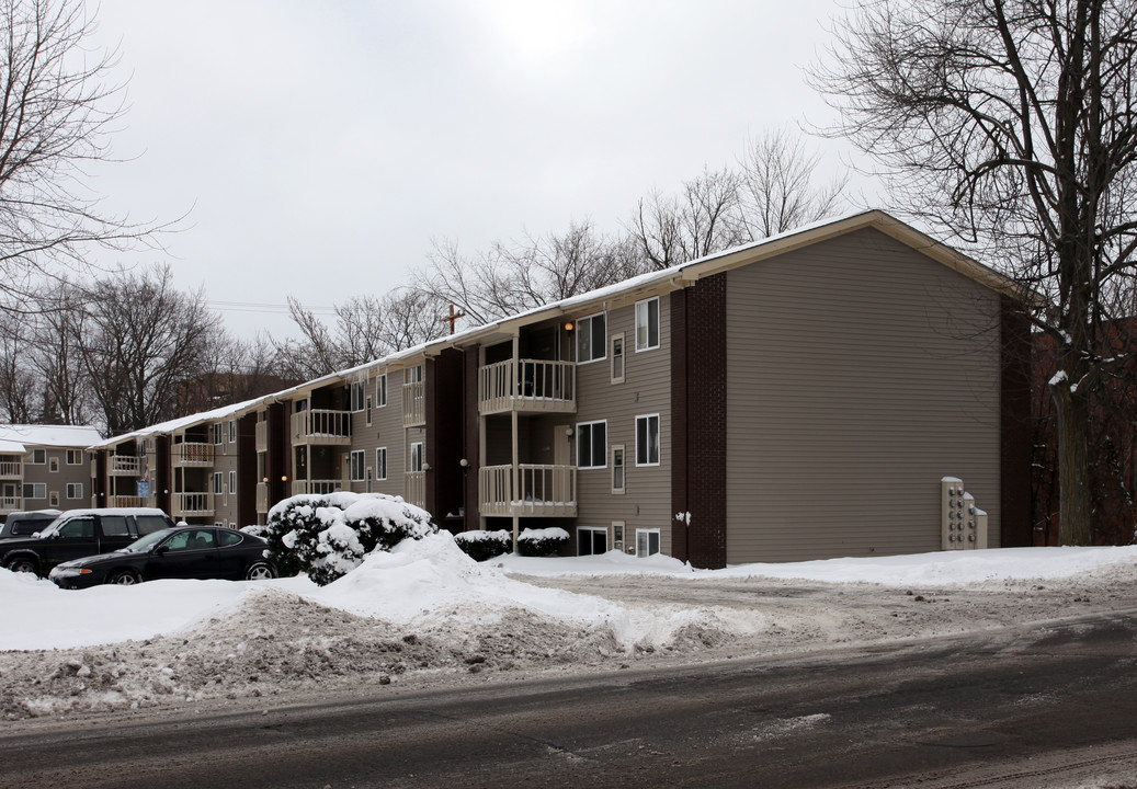 University Center Apartments in Tiffin, OH - Building Photo