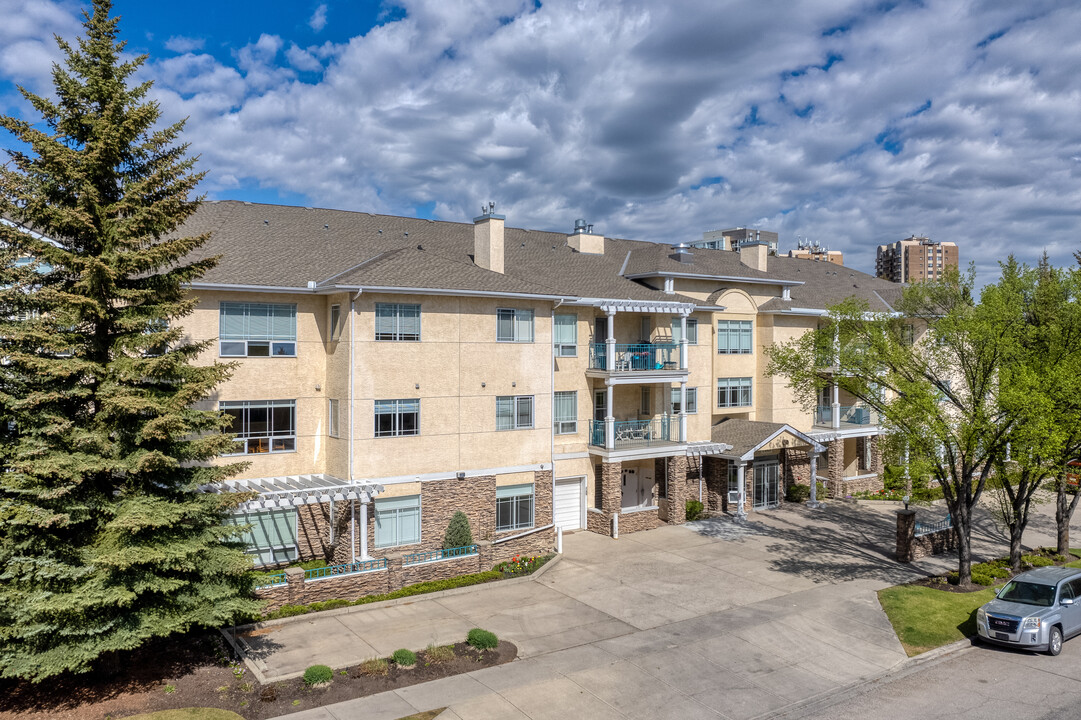 The Manors in Calgary, AB - Building Photo