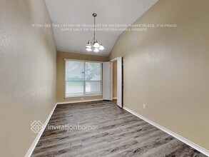 2800 St Martin Dr in Lancaster, TX - Foto de edificio - Building Photo