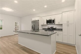 45 Windsor Rd in Cranston, RI - Building Photo - Building Photo