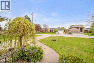 890 Wallace Ave in Windsor, ON - Building Photo - Building Photo