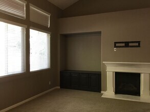 1924 N Larose Ln in Clovis, CA - Building Photo - Building Photo