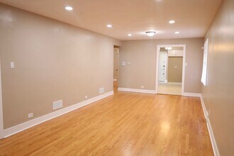 8124 S Calumet Ave, Unit Unit 1 in Chicago, IL - Building Photo - Building Photo