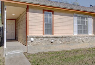 8118 West Gate Blvd in Austin, TX - Foto de edificio - Building Photo