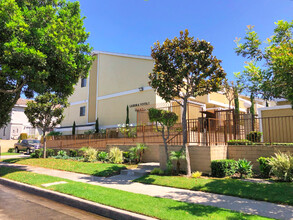 Ladera Vista Apartments in Lynwood, CA - Building Photo - Building Photo