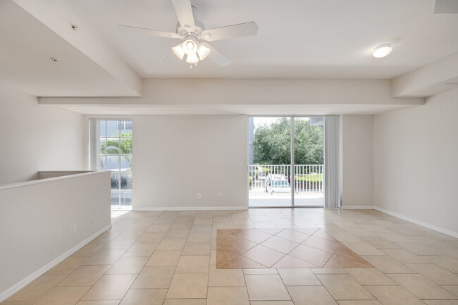 Cobblestone on The Lake Apartments in Ft. Myers, FL - Foto de edificio - Interior Photo